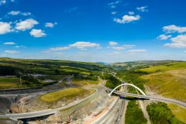 Lais Puzzle - BRYNMAWR, WALES, UK: Luftaufnahme der neuen Jack Williams Gateway Bridge und des Baus der neuen A465 Heads of the Valleys - 2.000 Teile