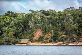 Lais Puzzle - Ein Abholzungsgebiet am Rande des Amazonas mit einem traditionellen indigenen Haus im Bundesstaat Amazonas in Brasilien - 2.000 Teile