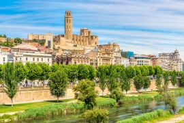 Lais Puzzle - Blick auf die alte Kathedrale Seu Vella mit Segre Fluss in Lleida, Katalonien, Spanien - 2.000 Teile