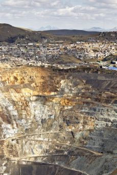 Lais Puzzle - Detail des Tagebaus "Raul Rojas", der durch den Bergbau entstanden ist und mitten in der Stadt "cerro de pasco" Realität ist, mit der diese Bevölkerung lebt, Peru - 2.000 Teile