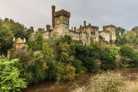 Lais Puzzle - Lismore Castle, vom Blackwater River aus gesehen, Irland - 2.000 Teile