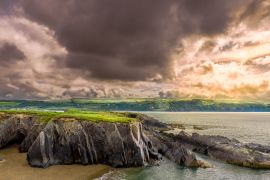 Lais Puzzle - Küstenweg Cardigan, Wales, dramatischer Himmel - 2.000 Teile