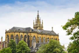 Lais Puzzle - Die Kirche Saint Joseph de Beauregard. Thionville, Frankreich - 2.000 Teile