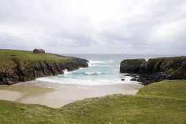Lais Puzzle - Port Stoth Bucht mit Brandung in der Nähe des Butt of Lewis auf der Insel Lewis and Harris - 2.000 Teile