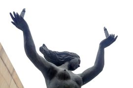 Lais Puzzle - Frauenskulptur, Tangshan-Erdbebenmuseum, China - 2.000 Teile