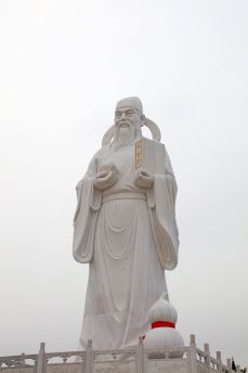 Lais Puzzle - Skulptur des chinesischen Medizin-Königs Sun Simiao, Luannan, Hebei, China - 2.000 Teile