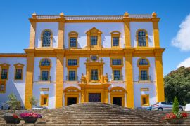 Lais Puzzle - Kirche Unserer Lieben Frau von Carmo, auch bekannt als St. Ignatius von Loyola, oder Kirche des Kollegiums oder Jesuitenkirche, erbaut im 16. Jahrhundert in der Stadt Angra do Heroismo auf der Insel Terceira der Azoren, Portugal - 2.000...