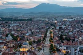 Lais Puzzle - Schöne Prizren, Kosovo Stadtbild nach Sonnenuntergang - 2.000 Teile