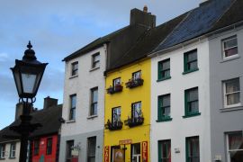 Lais Puzzle - Bunte Straße in Kilkenny, Irland - 2.000 Teile