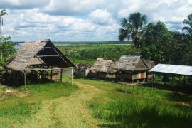Lais Puzzle - Traditionelle Amazonas-Wohnungen in einem Dorf in der Nähe des Maranon-Flusses, Peru - 2.000 Teile