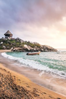 Lais Puzzle - Tropischer Strand bei Sonnenaufgang in Kap San Juan - Tayrona Nationalpark, Kolumbien - 2.000 Teile