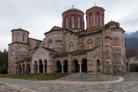 Lais Puzzle - Heiliges Kloster St. Johannes der Täufer in Akritochori, Serres, Griechenland. Es ist nach den architektonischen Standards byzantinischer Klöster gebaut - 2.000 Teile