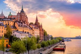 Lais Puzzle - Stockholm, Schweden. Scenic Sommer Sonnenuntergang Blick mit bunten Himmel der Altstadt Architektur in Sodermalm Bezirk - 2.000 Teile