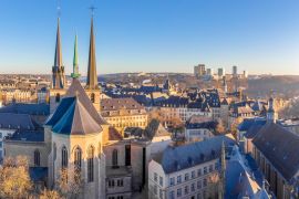 Lais Puzzle - Luftaufnahme von Luxemburg im Wintermorgen - 2.000 Teile