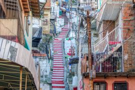 Lais Puzzle - Straßen von Siloé, Cali, Kolumbien - 2.000 Teile