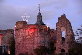 Lais Puzzle - Burg Hayn in Dreieichenhain mit Adventsschmuck - 2.000 Teile