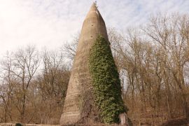 Lais Puzzle - Alter Hochbunker auf dem alten Hüttenareal in Neunkirchen im Saarland - 2.000 Teile