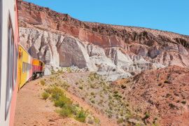 Lais Puzzle - Der Tren a las Nubes (Zug zu den Wolken) beginnt in der Stadt San Antonio de los Cobres - 2.000 Teile