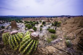 Lais Puzzle - Schöne Landschaft in der Roten Wüste von Cuzco, in der Tatacoa-Wüste, Huila, Kolumbien - 2.000 Teile