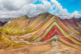 Lais Puzzle - Wanderszene in Vinicunca, Region Cusco, Peru. Regenbogen-Berg - 2.000 Teile