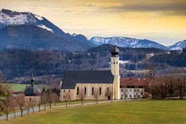 Lais Puzzle - Kapelle mit Berghintergrund, Bayern Deutschland Irschenberg - 2.000 Teile