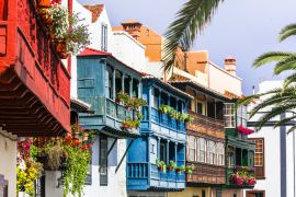 Lais Puzzle - Traditionelle Kolonialarchitektur der Kanarischen Inseln. Hauptstadt von La Palma - Santa Cruz mit bunten Balkonen - 2.000 Teile