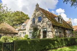 Lais Puzzle - Eines der schönen alten Häuschen (gebaut 1797) auf der Insel Ameland - 2.000 Teile