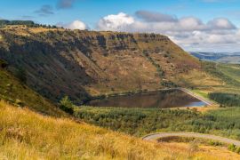 Lais Puzzle - Blick über Llyn Fawr und Craig y Llyn in Rhondda Cynon Taf, Mid Glamorgan, Wales, UK - 2.000 Teile