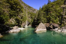 Lais Puzzle - Atemberaubende Aussicht auf den Blauen Fluss (Río Azul) in El Bolsón, Patagonien, Argentinien - 2.000 Teile