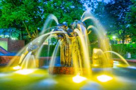 Lais Puzzle - Nachtansicht des Gauklerbrunnens im Stadtpark in Dortmund, Deutschland - 2.000 Teile