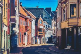 Lais Puzzle - Schöne Straßen in der Altstadt. Odense, Dänemark - 2.000 Teile