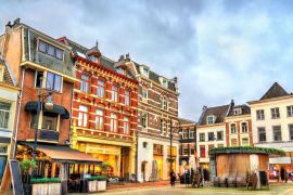 Lais Puzzle - Traditionelle Häuser in Arnhem, Niederlande - 2.000 Teile