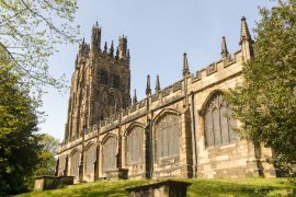Lais Puzzle - Die Kirche Saint Giles in Wrexham wurde 1506 erbaut und ist die größte mittelalterliche Pfarrkirche in Wales - 2.000 Teile