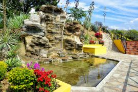 Lais Puzzle - Bunter Garten in Panachi in Santander, Kolumbien - 2.000 Teile