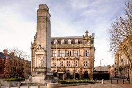 Lais Puzzle - Gedenkstein im Stadtzentrum von Preston in der Grafschaft Lancashire im Nordwesten Englands - 2.000 Teile