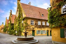 Lais Puzzle - Augsburg: Fuggerei - the world oldest social housing. Bavaria, Germany - 2.000 Teile