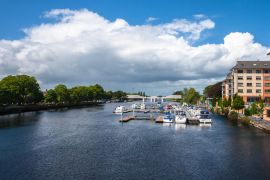 Lais Puzzle - Panoramablick über den Yachthafen von Athlone und den Fluss Shannon, Grafschaft Westmeath, Irland - 2.000 Teile