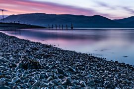 Lais Puzzle - Blaue Stunde in Greenore - kleine Stadt, Gemeinde und Tiefwasserhafen am Carlingford Lough in der Grafschaft Louth, Irland - 2.000 Teile