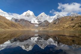 Lais Puzzle - Panoramablick vom westlichen Ende der Lagona Carhuacocha zum Berg Yerupajá, Anden, Peru - 2.000 Teile