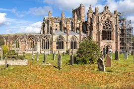 Lais Puzzle - Melrose Abbey Ruinen im Herbst - Scottish Borders - 2.000 Teile