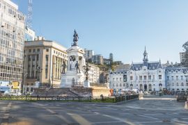 Lais Puzzle - Gebäude der Plaza Sotomayor Square und der chilenischen Marine (Armada de Chile) - Valparaiso, Chile - 2.000 Teile