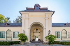 Lais Puzzle - Das Schloss Laudon, auch Schloss Hadersdorf genannt, ist ein barockes Wasserschloss in Hadersdorf, das heute zum 14. Wiener Gemeindebezirk Penzing gehört. - 2.000 Teile