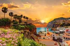 Lais Puzzle - Das Dorf Camara de Lobos auf der Insel Madeira, Portugal - 2.000 Teile