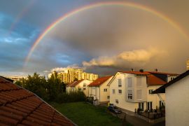 Lais Puzzle - Rodgau, Germany - September 11, 2017: Glowing double rainbow during sunset, photographed through a polarizer. - 2.000 Teile