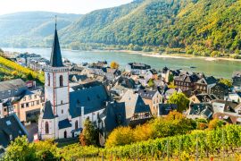 Lais Puzzle - Ansicht der Heilig-Kreuz-Kirche in Assmannshausen, Bundesland Hessen, Deutschland. - 2.000 Teile