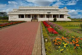 Lais Puzzle - Ostindien, Bundesstaat Assam, der Tempel von Tirupati Balaji Mandir ist zehn Kilometer von der Stadt Guwahati, Indien - 2.000 Teile
