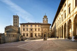 Lais Puzzle - Arezzo: Piazza Grande der Hauptplatz der Stadt Arezzo, Toskana, Italien - 2.000 Teile