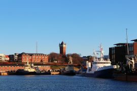 Lais Puzzle - Blick auf den Hafen von Esbjerg und den historischen Wasserturm, Dänemark - 2.000 Teile
