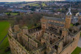 Lais Puzzle - Luftaufnahme von Linlithgow Castle Ruins, dem Geburtsort von Mary Queen of Scots in West Lothian, Schottland - 2.000 Teile