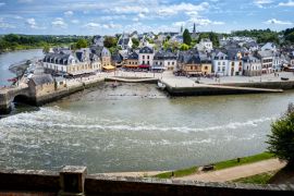 Lais Puzzle - Auray - Hafen von Saint-Goustan. Panoramablick auf den alten Stadtkern. Bretagne, Frankreich  - 2.000 Teile
